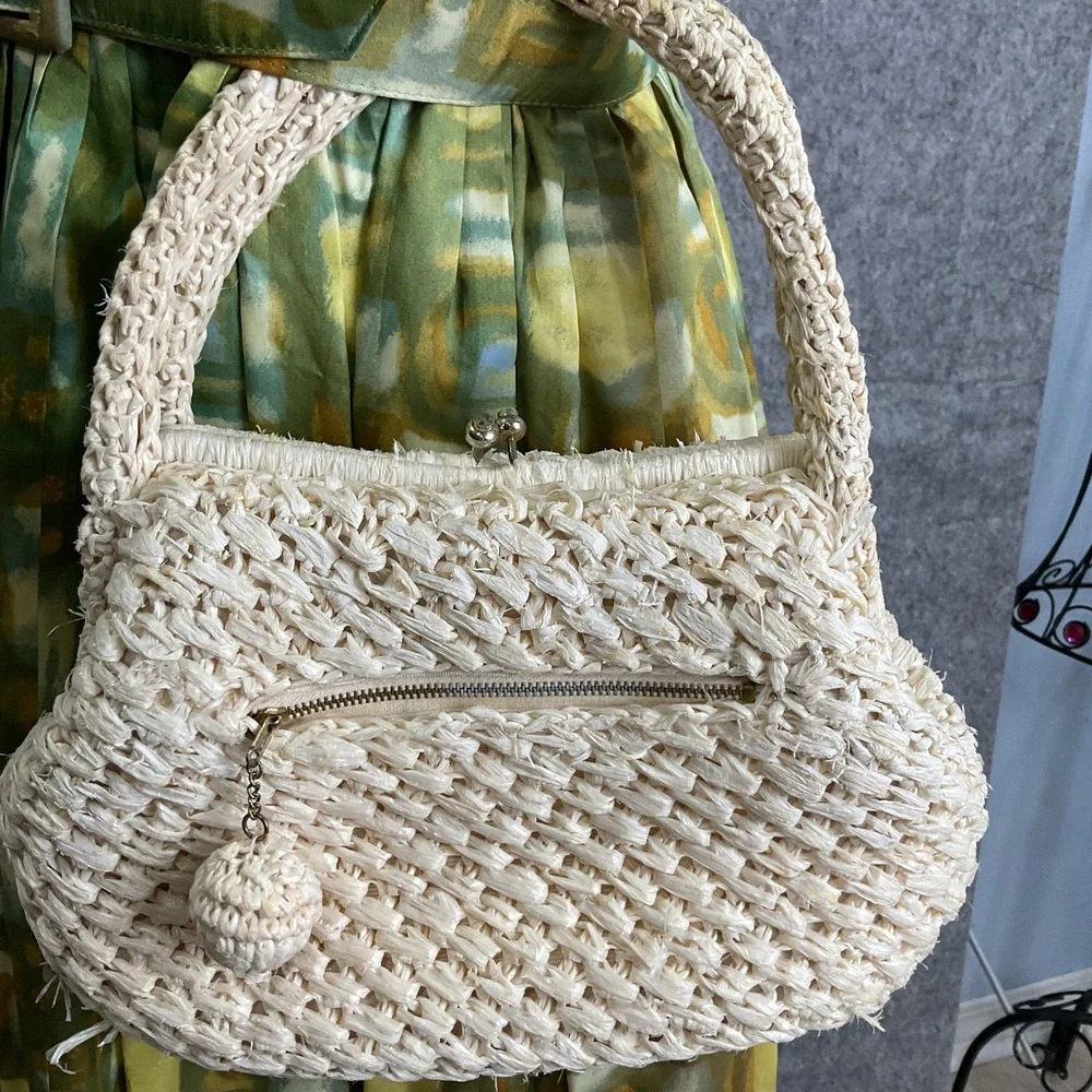 Vintage 1960s Woven Raffia Handbag Seashell‎ Charm Made in Japan Ivory Purse